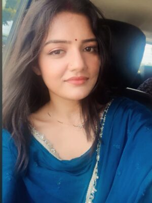 Ambika Vani Instagram - During shoot 🎥
#prayagraj #shooting #duringshoot #actor #life