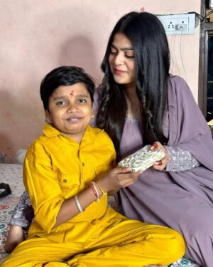 Amisha Instagram - Happy rakshabandhan ❤️🫶🏻 @__amisha17 @itz_ritesh_25 @tejal9666 @nitesh23612