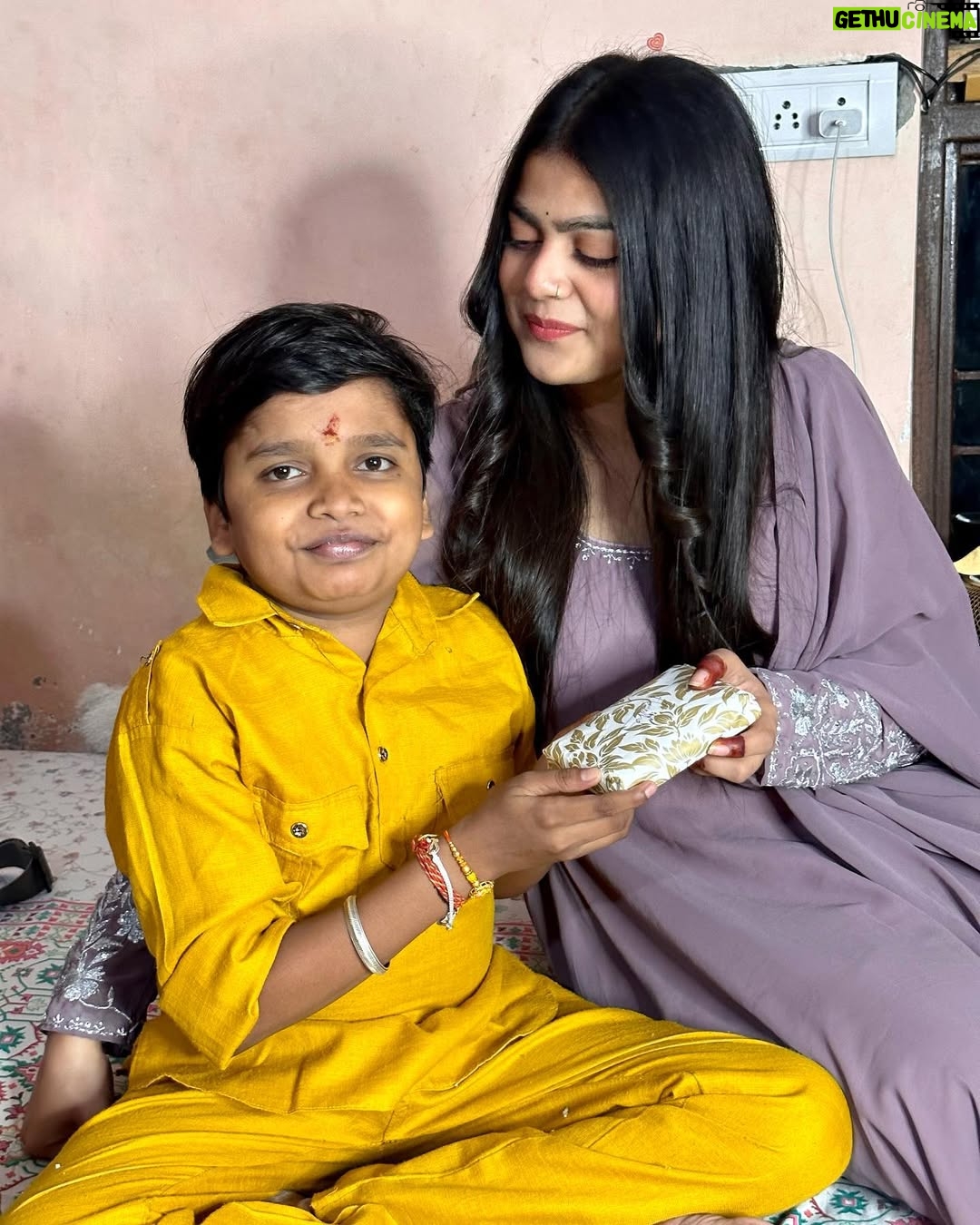 Amisha - 12K Likes - Happy rakshabandhan ❤️🫶🏻 @__amisha17 @itz_ritesh_25 @tejal9666 @nitesh23612