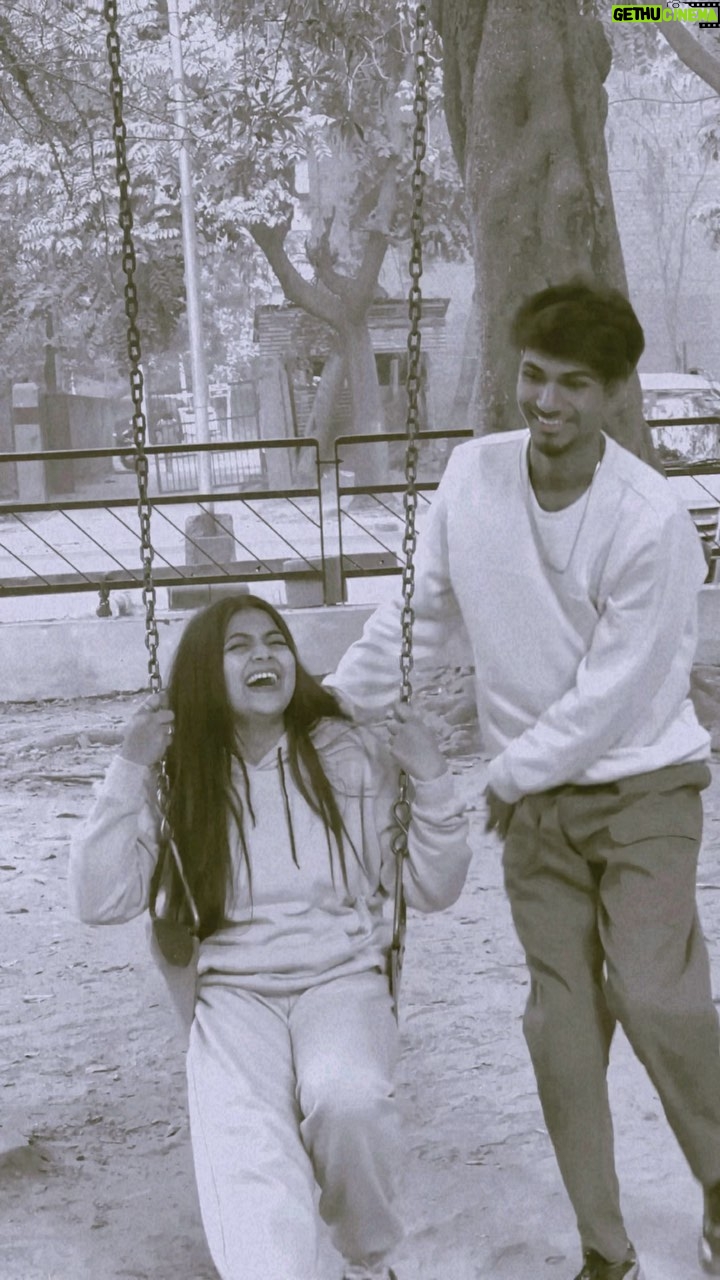 Amisha - 87.1K Likes - Log Chle jate h lekin yaade nhi ❤️ @__amisha17 @happy_singh_d1