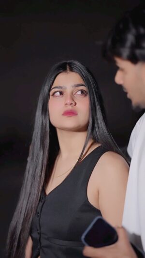 Amisha Instagram - Muje koe kyu nhi smjta h ?💔 @__amisha17 @happy_singh_d1