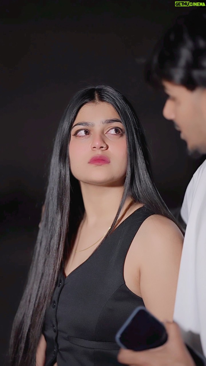 Amisha - 334.6K Likes - Muje koe kyu nhi smjta h ?💔 @__amisha17 @happy_singh_d1