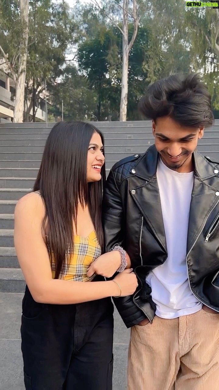 Amisha - 740.6K Likes - Tu mera koe na hoke bhi kuch lage @__amisha17 @happy_singh_d1