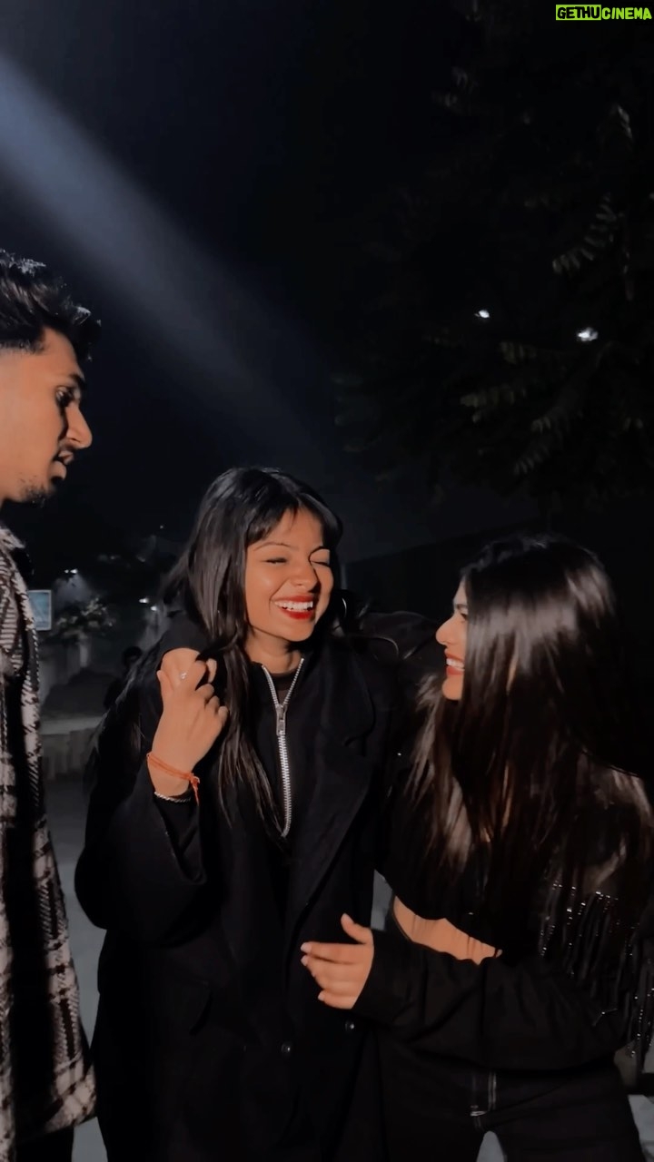 Amisha - 88.7K Likes - Tag ur smart dost ❤️ @__amisha17  @happy_singh_d1