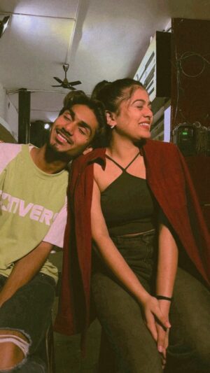 Amisha Instagram - Just good vibes❤️✨ @__amisha17 @happy_singh_d1