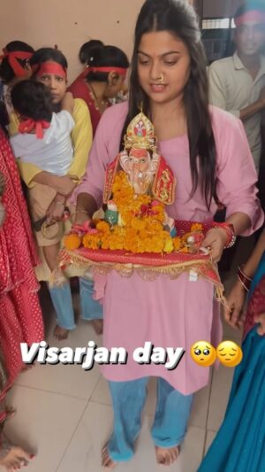 Amisha Instagram - My mini vlog 🙏🏻❤️ #ganpatibappamorya @__amisha17