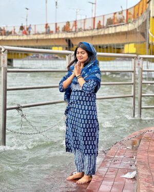 Amisha Instagram - Man pawan ho ganga me dube nahaye ✨🙏🏻 @__amisha17