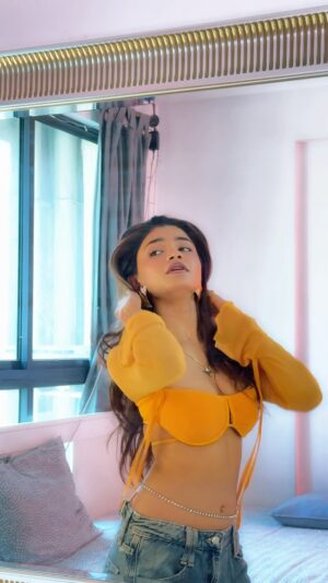Amisha Mewada Instagram - baby 🐥
.
.
#reels #explore #trend