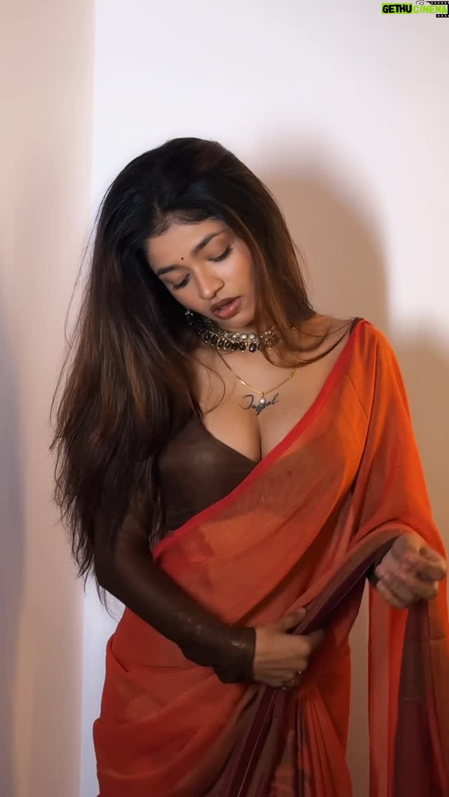 Amisha Mewada - 36.7K Likes - Soniye ni 🏮👑
.
.
.
#reels #explore #love #trend