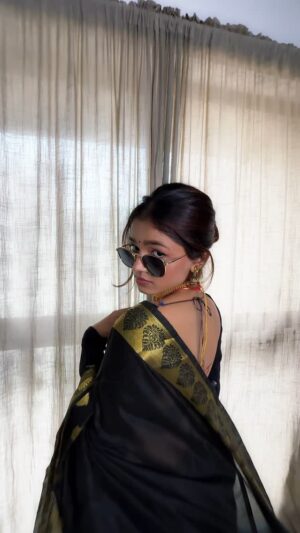 Amisha Mewada Instagram - Maaf kar ❤️🔥⚡️
.
.
.
#reels #love #explore #trend