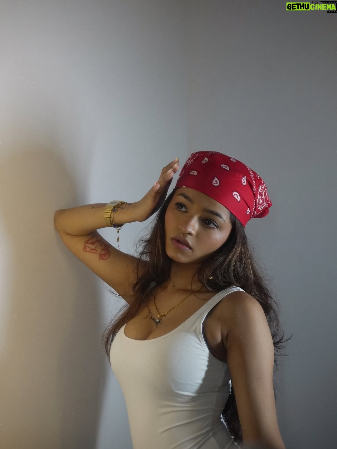 Amisha Mewada - 83.8K Likes - Arz Kiya Hai 🤍
.
.
.
#explore #fyp #love #anuvjain