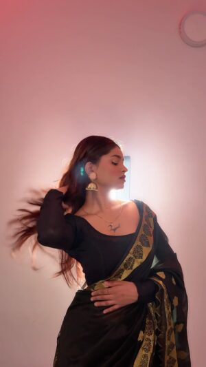 Amisha Mewada Instagram - zulfon ke ☁️
.
.
.
#explore #love #trends