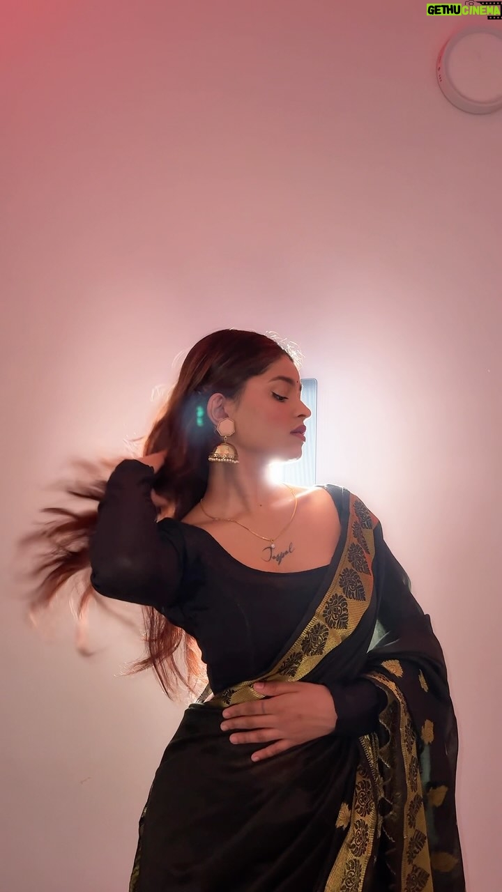 Amisha Mewada - 24.7K Likes - zulfon ke ☁️
.
.
.
#explore #love #trends