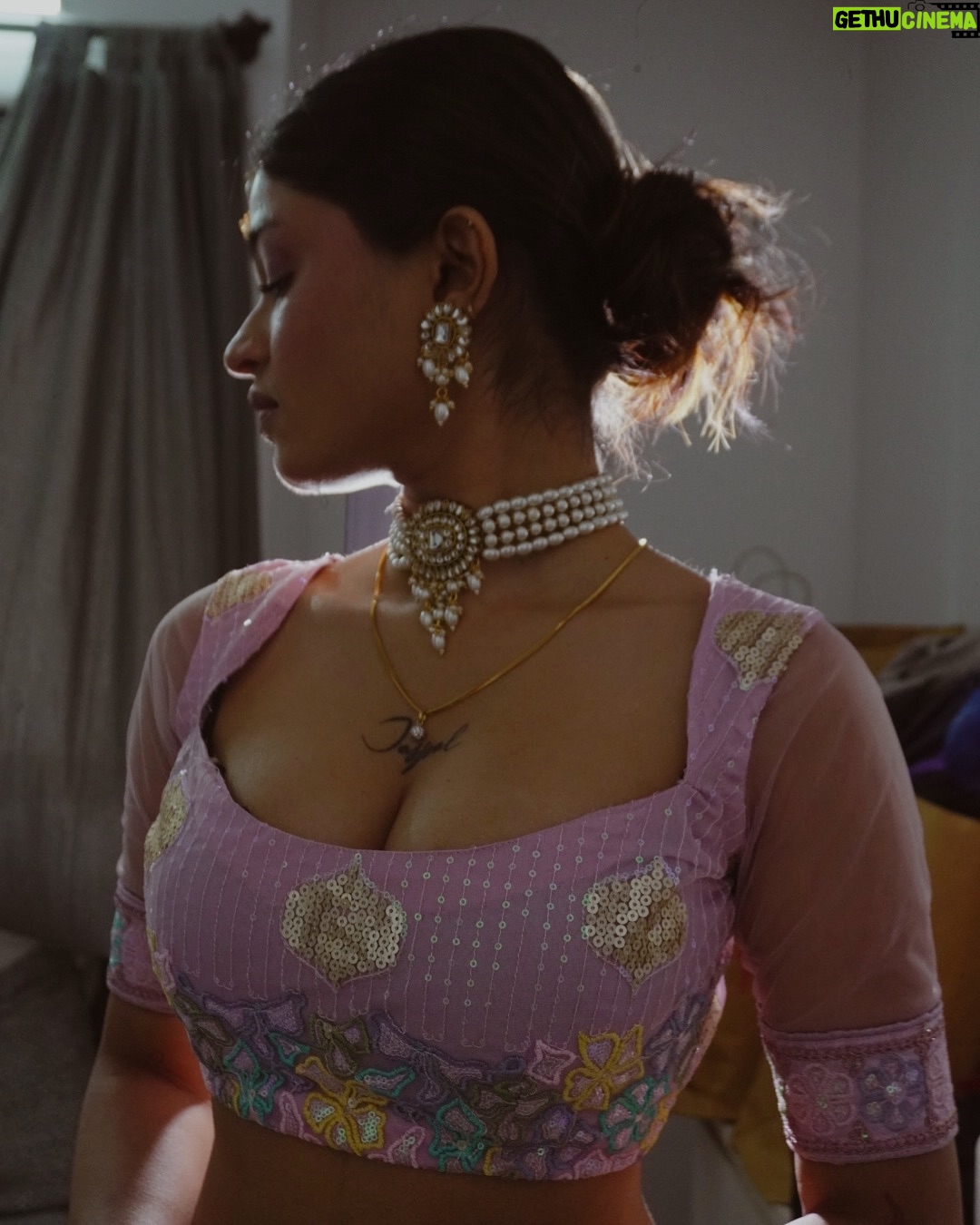 Amisha Mewada - 35.3K Likes - Dill mera tod hayeee 💗
I don’t care🤷‍♀️