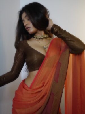 Amisha Mewada Instagram - 🐦🔥🍁🏮
.
.
#explore #trend #love