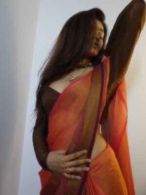 Amisha Mewada Instagram - 🐦🔥🍁🏮
.
.
#explore #trend #love