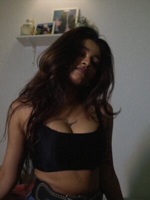 Amisha Mewada Instagram - 🖤🩶🤍……..
.
.
.
#love #explore #trend