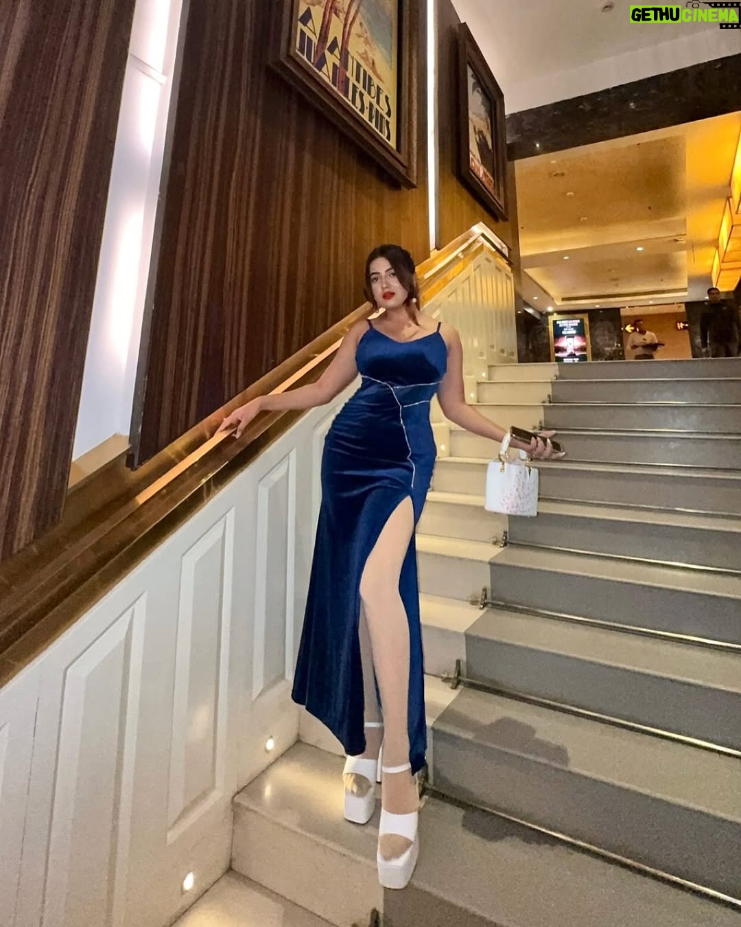 Amisha Sharma - 2.4K Likes - 💙💙💙