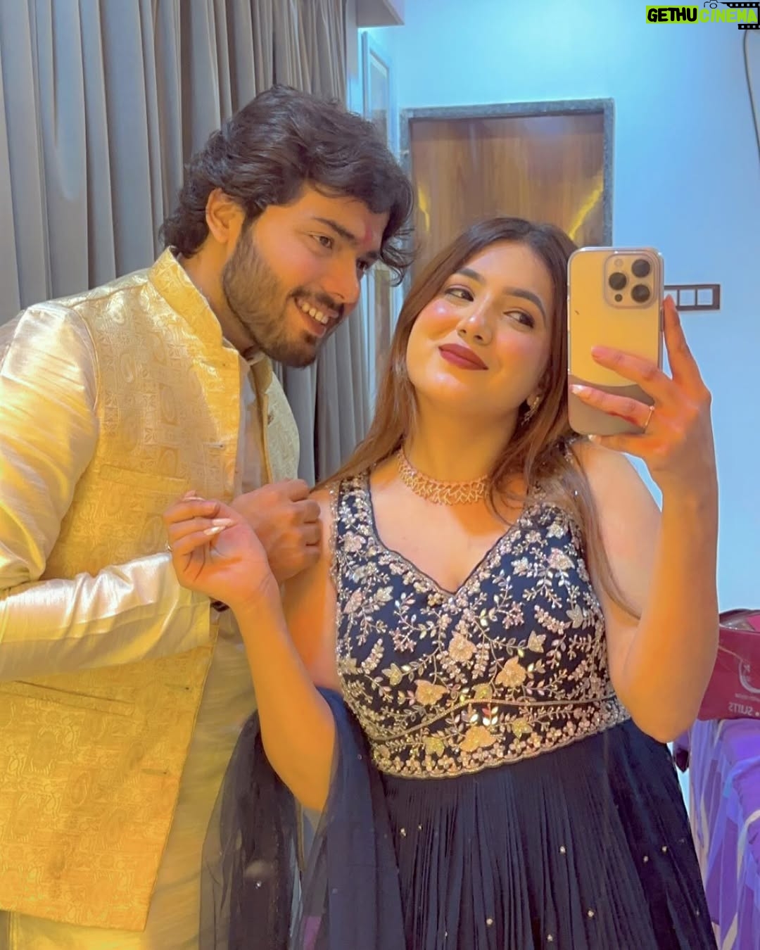 Amisha Sharma - 2K Likes - शुभ दीपावली 🪔