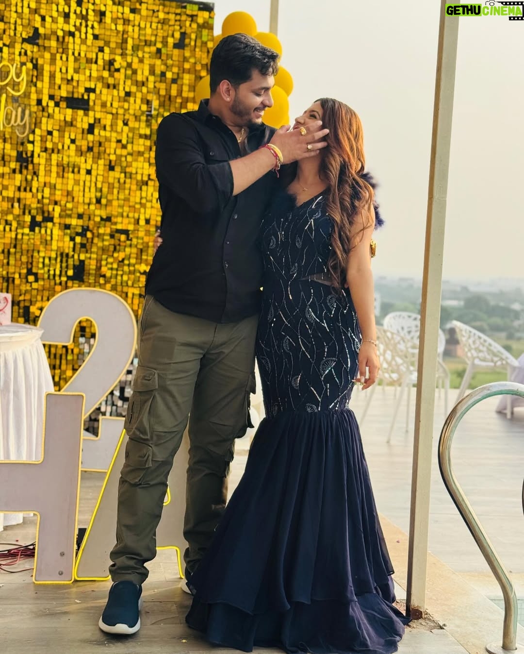 Amisha Sharma - 2K Likes - Cheers to 22🥂
24.10