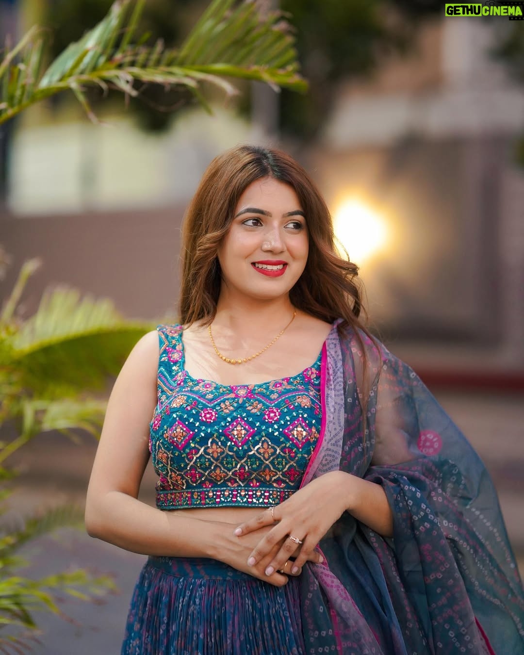 Amisha Sharma - 11K Likes - 💙