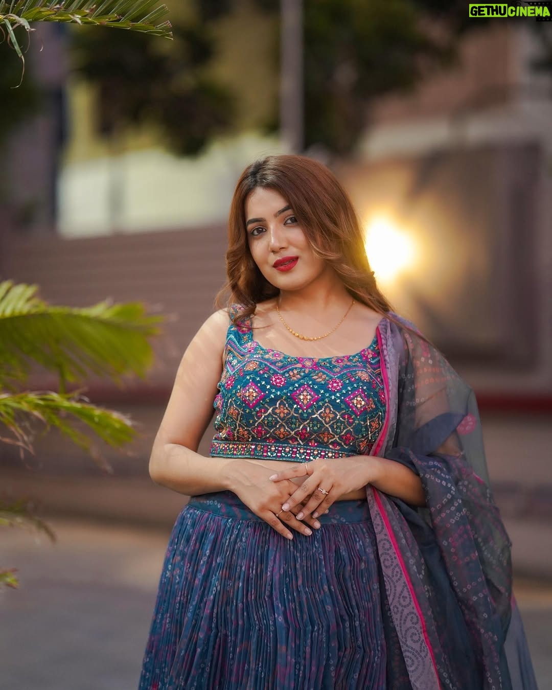 Amisha Sharma - 11K Likes - 💙