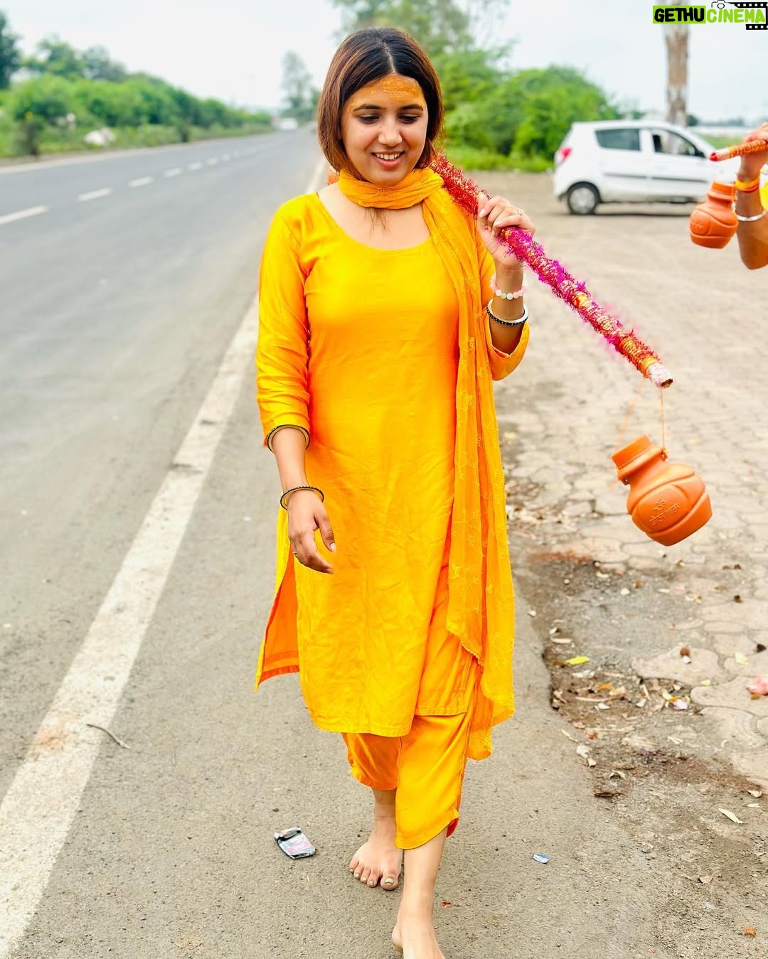 Amisha Sharma - 2K Likes - इरादे सैकड़ों बनते हैं बन कर टूट जाते हैं, कावड़ वही उठाते हैं जिन्हें भोले बुलाते हैं । 
जय श्री महाकाल 🔱🙏
