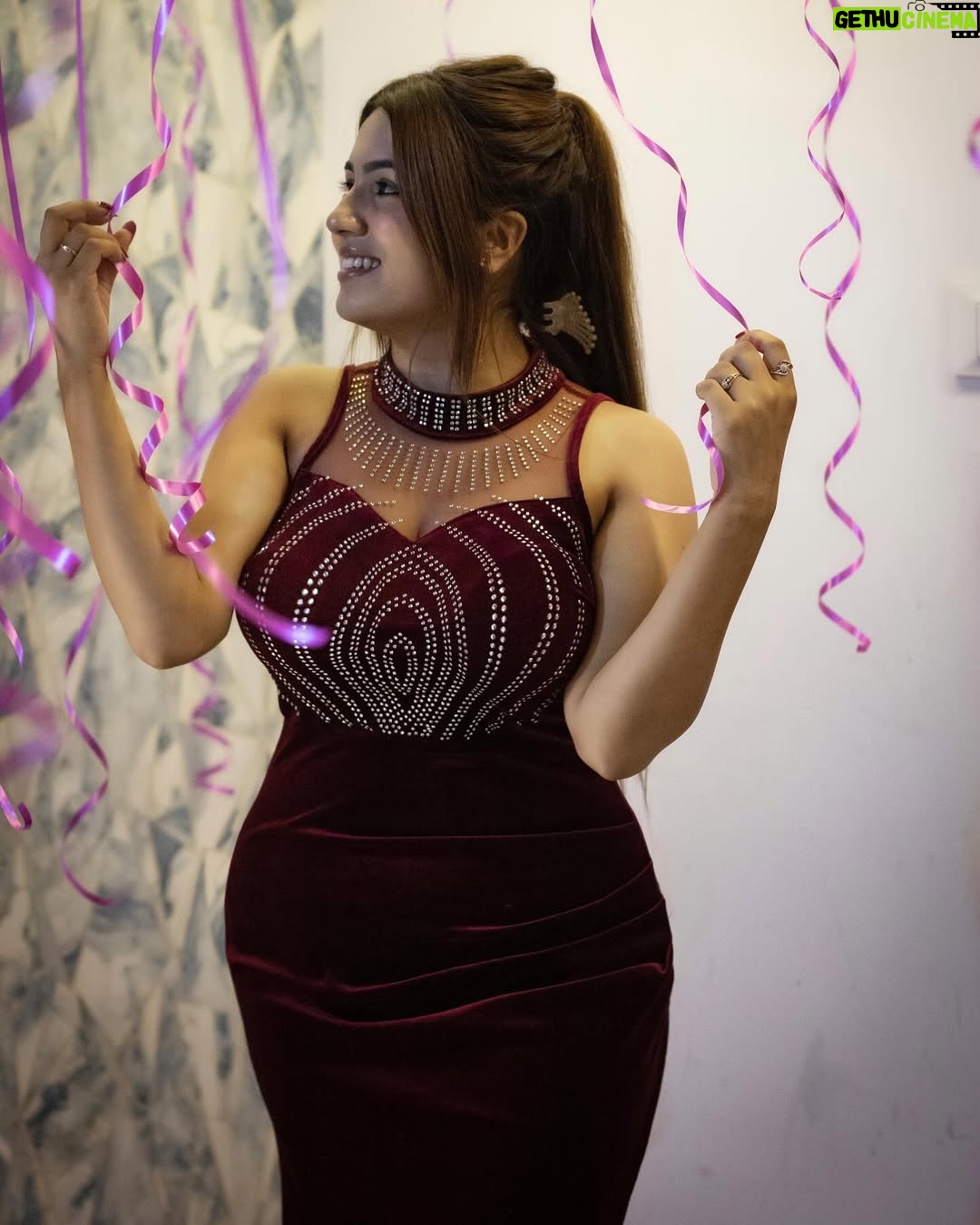 Amisha Sharma - 7.6K Likes - here to dominate🤍