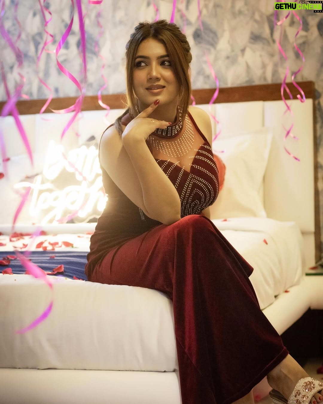 Amisha Sharma - 7.6K Likes - here to dominate🤍