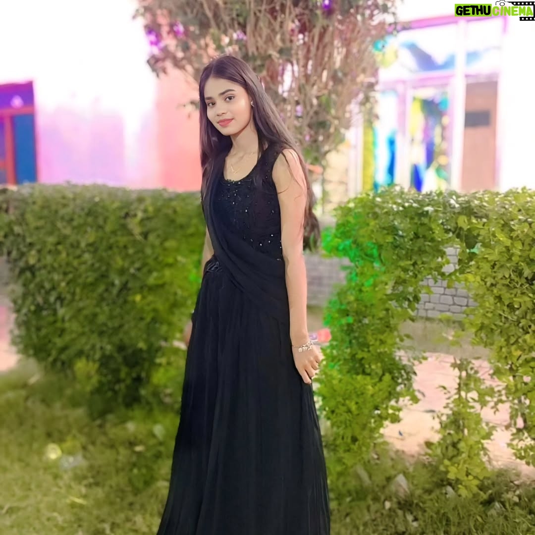 Amita Devi - 494 Likes - 🖤🖤
......