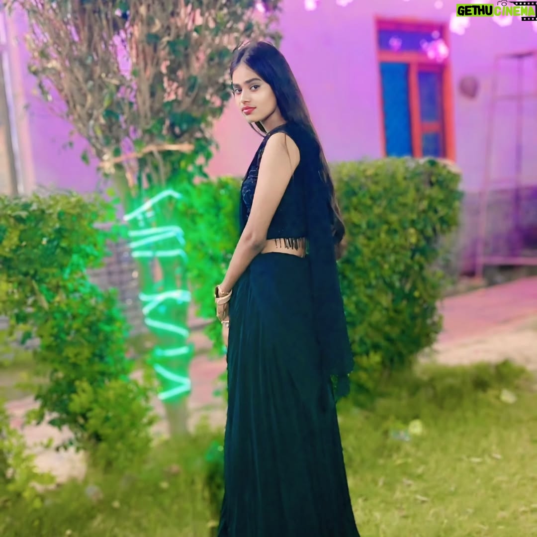 Amita Devi - 494 Likes - 🖤🖤
......