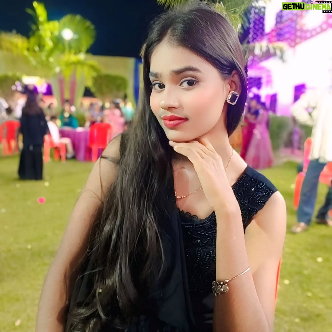 Amita Devi - 494 Likes - 🖤🖤
......