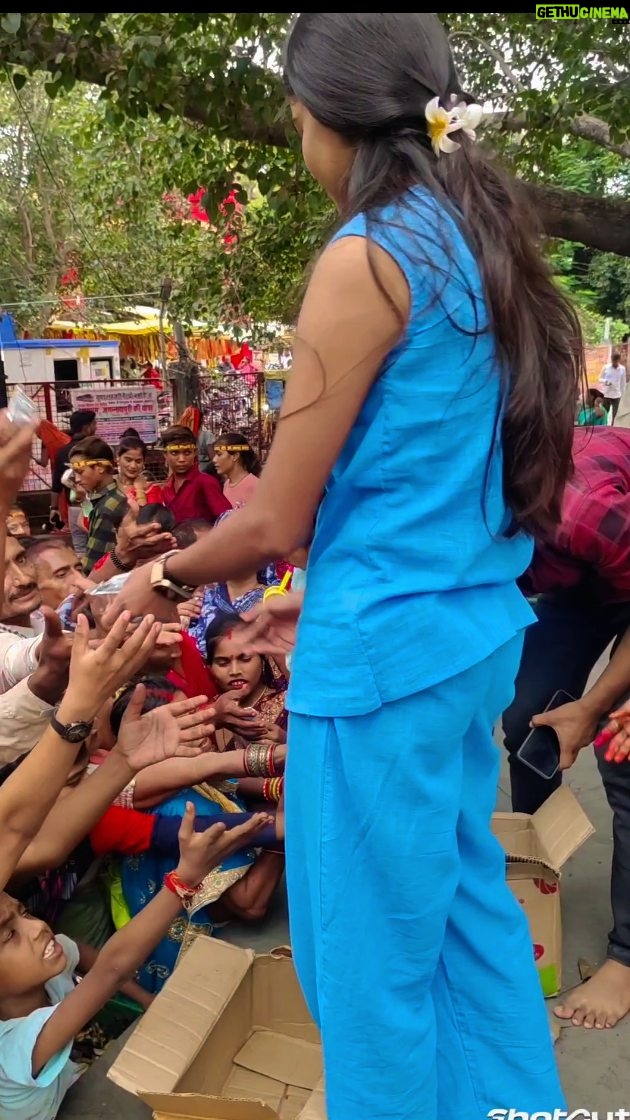 Amita Devi - 166 Likes - Kusmanda mandir ghatampur ❤️ distributing food 🌸🙏
.
.
.
.
.

#viral #trending #explore #reel #amitafam ##amitafam #Ghatampur #ghatampurkigaliya #amitafam @kanpur_ki_kajal @ghatampur_ki_galiyan @_just_divya_7