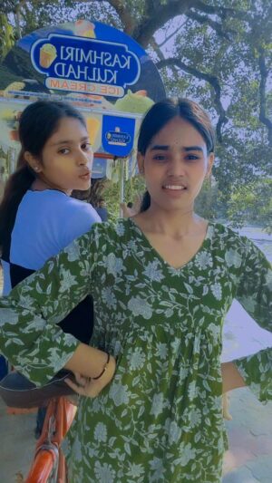 Amita Devi Instagram - Ak ak rupya jma krke khrida h ise maine..😂😂
.
.
.
.
.#viral #trending #song #explore #amitadevi20 #instagram #amitafam #song #funny #video#new#funny