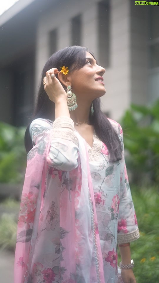Amrita Rao - 77.7K Likes - 🪔DIWALI 🪔 IS HERE 😃🤩 🙌

MAY the Lights Brighten your Smile
Glow in your Eyes and  Sparkle your Soul ✨

Cheers to Continued Celebrations ❣️👐🌟✨💫☄️

#happydiwali🎉  #deepawali #diwalivibes #diwalidecor  #celebrations #festivewear