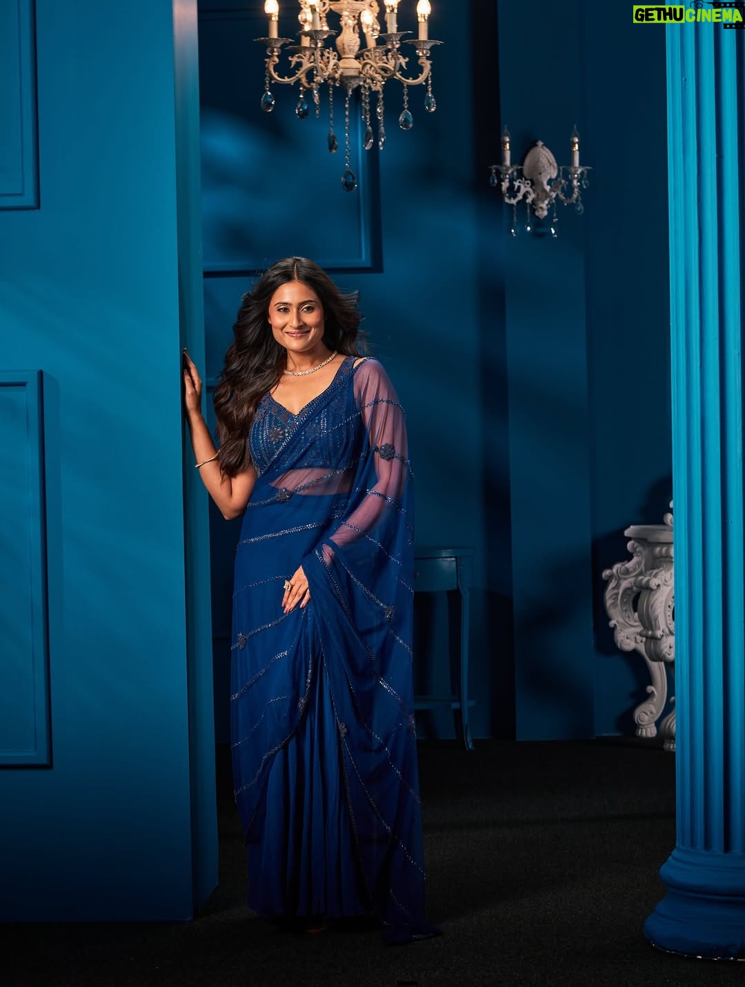 Amrutha Iyengar - 87.2K Likes - Did I pass the yeh jawaani hai deewani vibe? 

@siimawards 🤍

Hair @tinamukharjee 
Makeup @indiravisagemakeup 
Wearing: @quenchathirst
Styled by: @stylistzoha
Jewelry: @creativegemsandjewels
