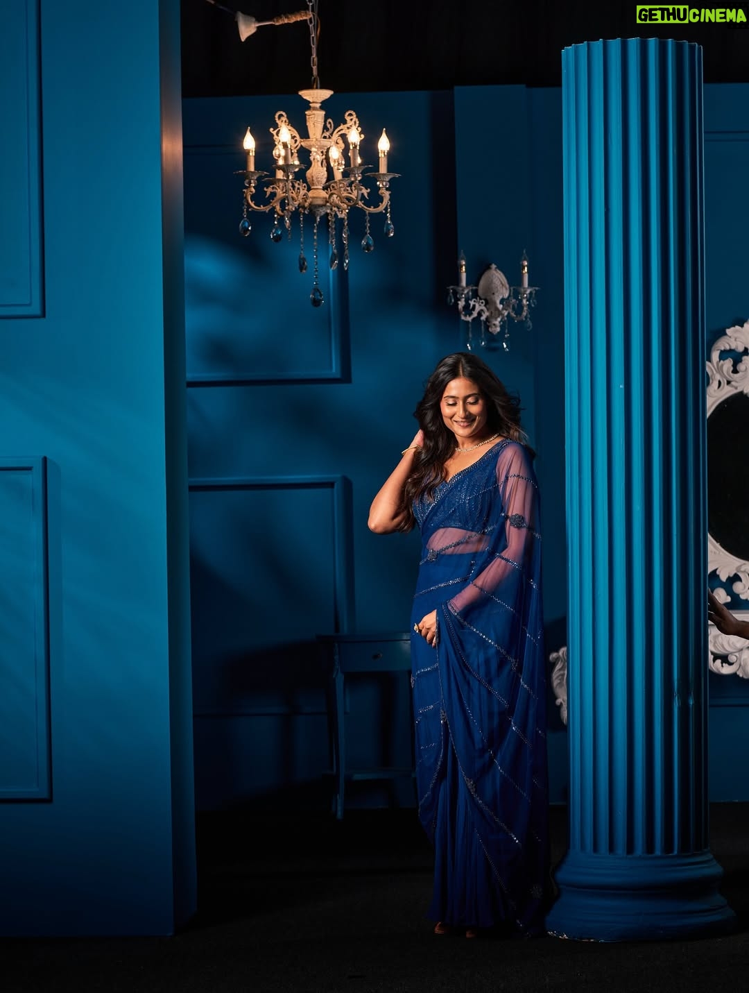 Amrutha Iyengar - 87.2K Likes - Did I pass the yeh jawaani hai deewani vibe? 

@siimawards 🤍

Hair @tinamukharjee 
Makeup @indiravisagemakeup 
Wearing: @quenchathirst
Styled by: @stylistzoha
Jewelry: @creativegemsandjewels