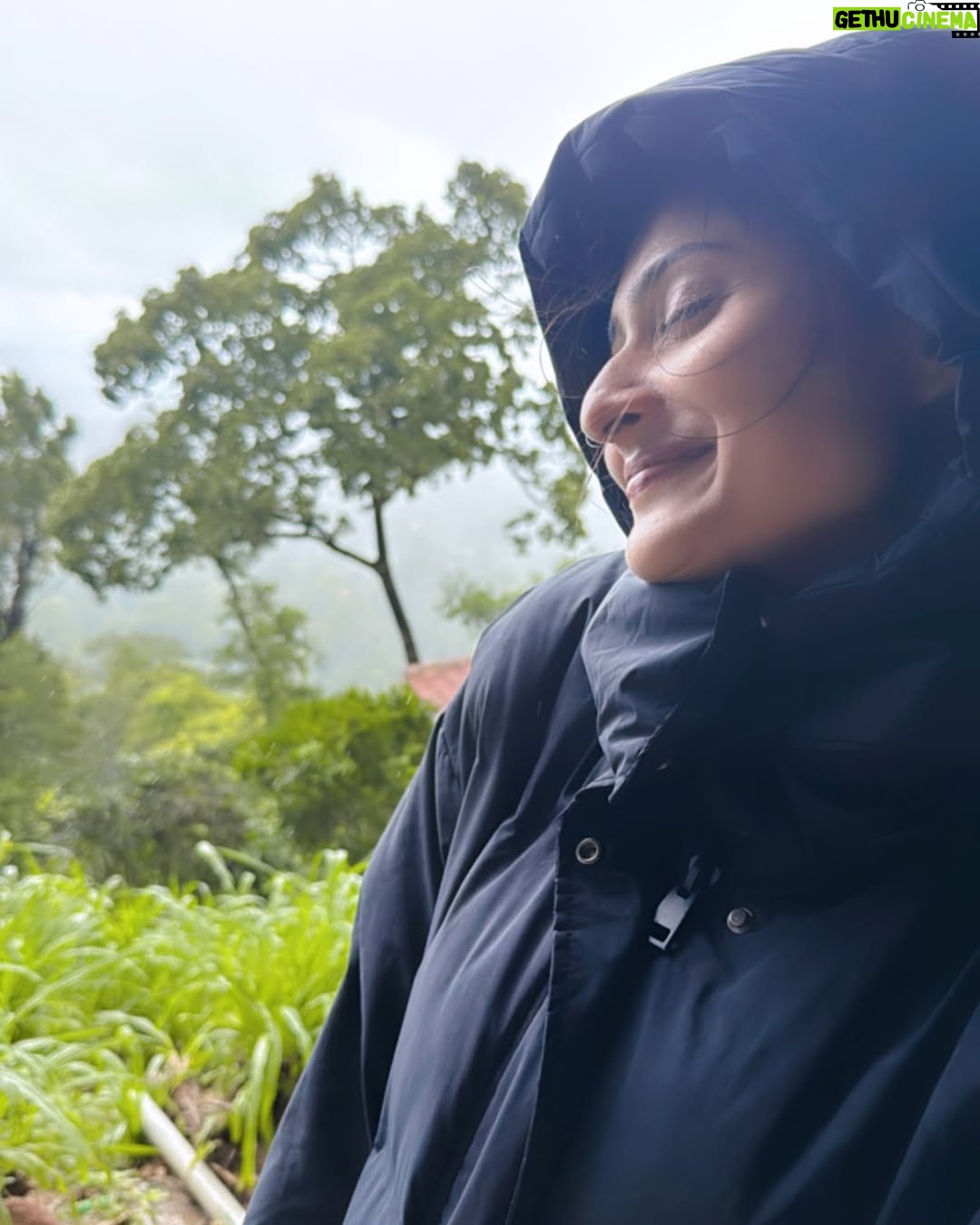 Amrutha Iyengar - 145.7K Likes - When my playlist, mood and the weather were all in sync 🤌😉