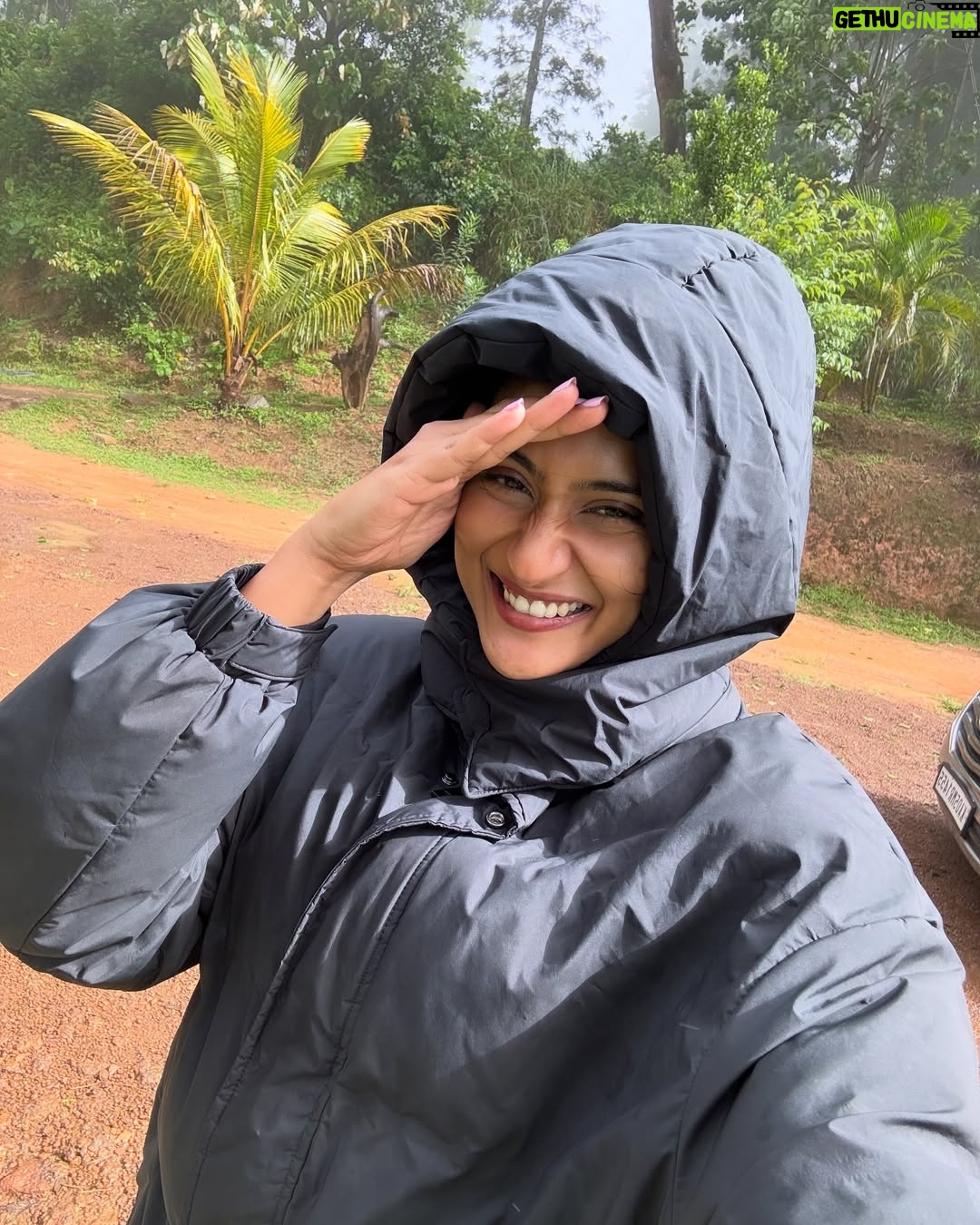 Amrutha Iyengar - 145.7K Likes - When my playlist, mood and the weather were all in sync 🤌😉