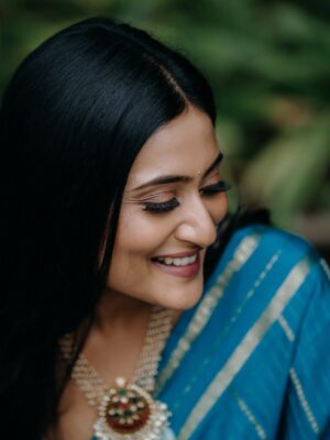 Amrutha Iyengar Instagram - My love for saree is never ending! 

@hair_and_makeup_by_bharathi You surely made me feel and look like a 👑 muah 
@yashas_atreya doin his best !!!! 
Jewellery @vadhu_rental_jewellery_mysore 🤌