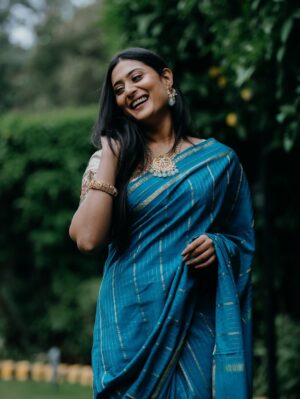 Amrutha Iyengar Instagram - My love for saree is never ending! 

@hair_and_makeup_by_bharathi You surely made me feel and look like a 👑 muah 
@yashas_atreya doin his best !!!! 
Jewellery @vadhu_rental_jewellery_mysore 🤌