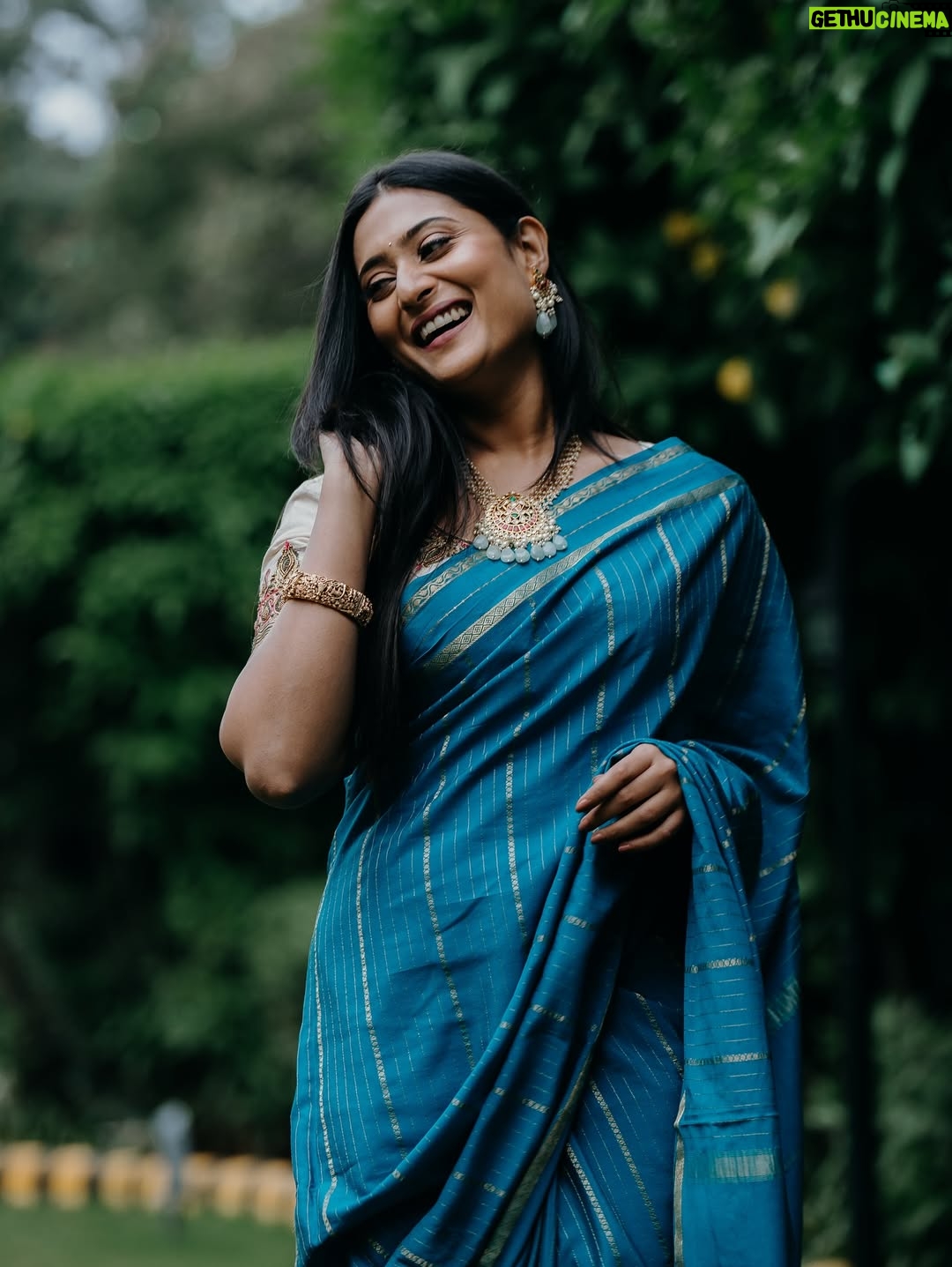 Amrutha Iyengar - 74.2K Likes - My love for saree is never ending! 

@hair_and_makeup_by_bharathi You surely made me feel and look like a 👑 muah 
@yashas_atreya doin his best !!!! 
Jewellery @vadhu_rental_jewellery_mysore 🤌