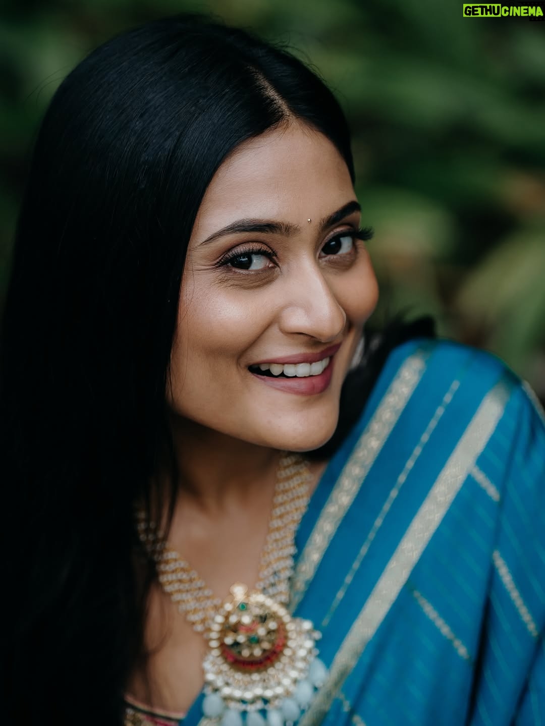 Amrutha Iyengar - 74.2K Likes - My love for saree is never ending! 

@hair_and_makeup_by_bharathi You surely made me feel and look like a 👑 muah 
@yashas_atreya doin his best !!!! 
Jewellery @vadhu_rental_jewellery_mysore 🤌