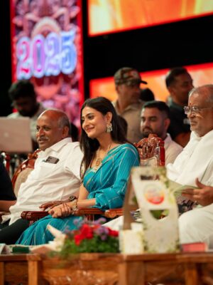 Amrutha Iyengar Instagram - Glimpse of YUVASAMBRAMA inauguration at nanna MYSOORU! You guys were amazing !!!! 

Makeup and hair by my darlin @hair_and_makeup_by_bharathi 
Pc @yashas_atreya macha🤍
Jewellery @vadhu_rental_jewellery_mysore