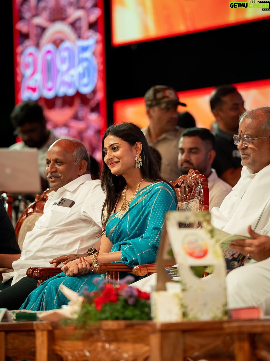 Amrutha Iyengar - 67.5K Likes - Glimpse of YUVASAMBRAMA inauguration at nanna MYSOORU! You guys were amazing !!!! 

Makeup and hair by my darlin @hair_and_makeup_by_bharathi 
Pc @yashas_atreya macha🤍
Jewellery @vadhu_rental_jewellery_mysore