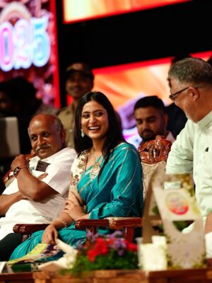 Amrutha Iyengar Instagram - Glimpse of YUVASAMBRAMA inauguration at nanna MYSOORU! You guys were amazing !!!! 

Makeup and hair by my darlin @hair_and_makeup_by_bharathi 
Pc @yashas_atreya macha🤍
Jewellery @vadhu_rental_jewellery_mysore