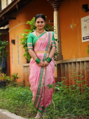 Amulya Instagram - ನಮ್ಮ ನಾಡಿನ ಹೆಮ್ಮೆ “ಇಳಕಲ್ ಸೀರೆ “❤️

ದಸರಾ ಹಬ್ಬದ ಶುಭಾಶಯಗಳು ❤️

ಸೀರೆ ಕೊಡಿಸಿದು- ನಮ್ಮ ಯಜಮಾನರು ❤️ @jagdishrchandra