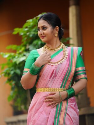Amulya Instagram - ನಮ್ಮ ನಾಡಿನ ಹೆಮ್ಮೆ “ಇಳಕಲ್ ಸೀರೆ “❤️

ದಸರಾ ಹಬ್ಬದ ಶುಭಾಶಯಗಳು ❤️

ಸೀರೆ ಕೊಡಿಸಿದು- ನಮ್ಮ ಯಜಮಾನರು ❤️ @jagdishrchandra