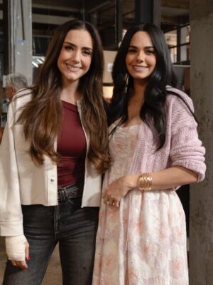 Ana Belena Instagram - Después de varios meses terminamos las grabaciones de este gran proyecto @amanecerof, y solo puedo estar agradecida con @juanosorio.oficial y todo el equipo que hizo posible esto, por tan maravillosos momentos elenco ♥️
Extrañaré mucho mis días de grabación e interpretar a Atocha ❤️🩹
#telenovela #amanecer #televisa #actriz