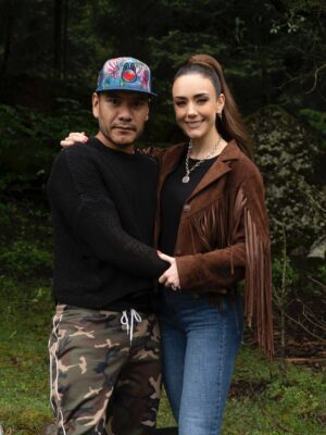 Ana Belena Instagram - Después de varios meses terminamos las grabaciones de este gran proyecto @amanecerof, y solo puedo estar agradecida con @juanosorio.oficial y todo el equipo que hizo posible esto, por tan maravillosos momentos elenco ♥️
Extrañaré mucho mis días de grabación e interpretar a Atocha ❤️🩹
#telenovela #amanecer #televisa #actriz